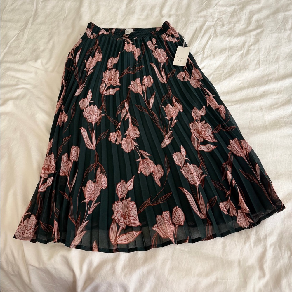 A New Day - Green and Pink Floral Pleated Skirt